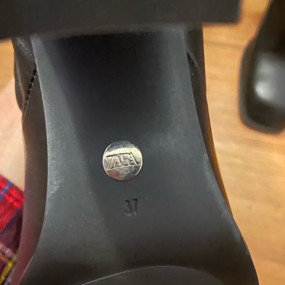 Zara Black Leather heeled boots-NWT - Picture 3 of 3